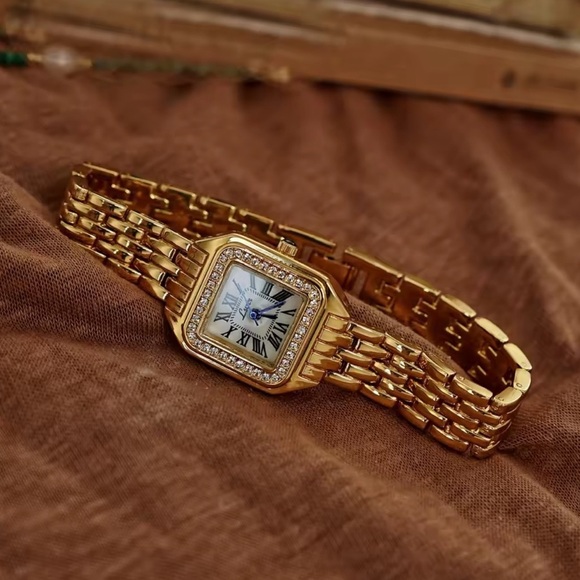 New! Panthere Classic Gold Crystal Stainless Steel Gold Watch main image 14